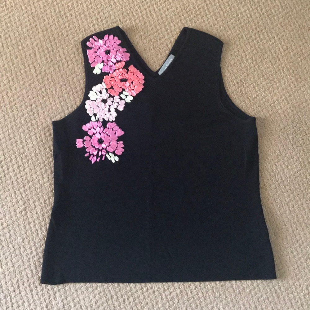 COPY - Adorable blouse with art on front and back